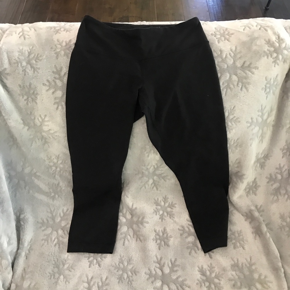 Lululemon size 4 black calf length leggings